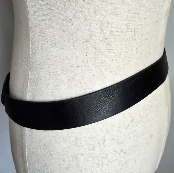 Linea Pelle Collection, Black Leather Gold Studded Statement Belt Size Medium - Picture 7 of 12